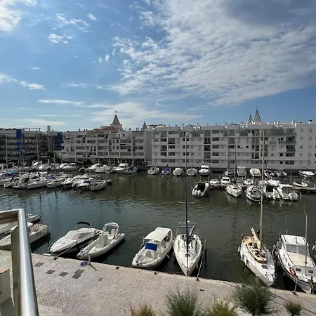Precioso Piso Con Vista Al Canal Y Piscina En * Roses