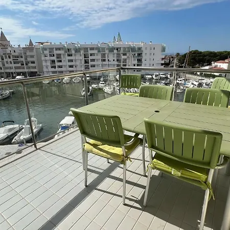 Precioso Piso Con Vista Al Canal Y Piscina En *